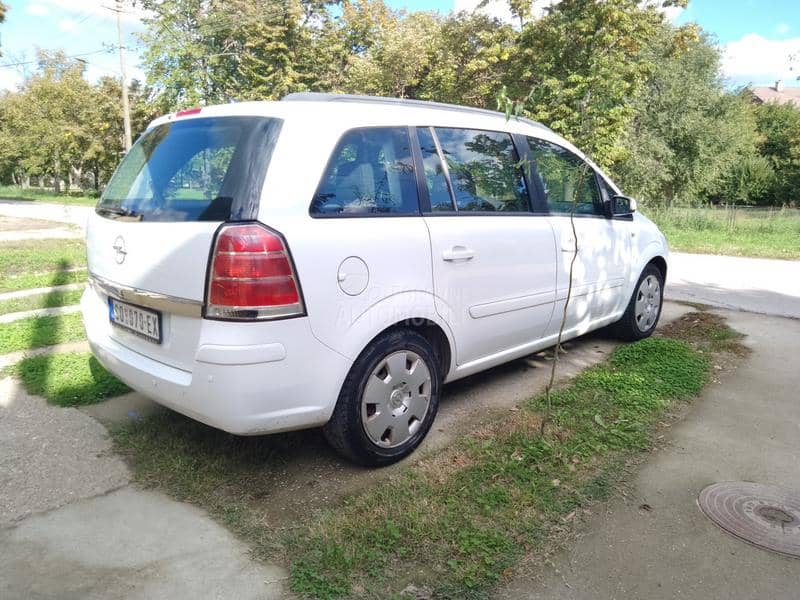 Opel Zafira 1.6i B.E.N.Z.