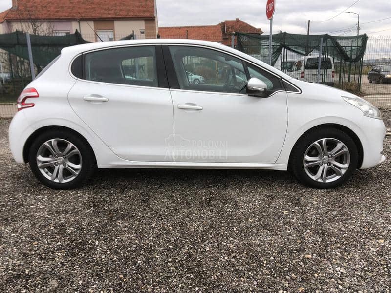 Peugeot 208 1.2 Exclusive