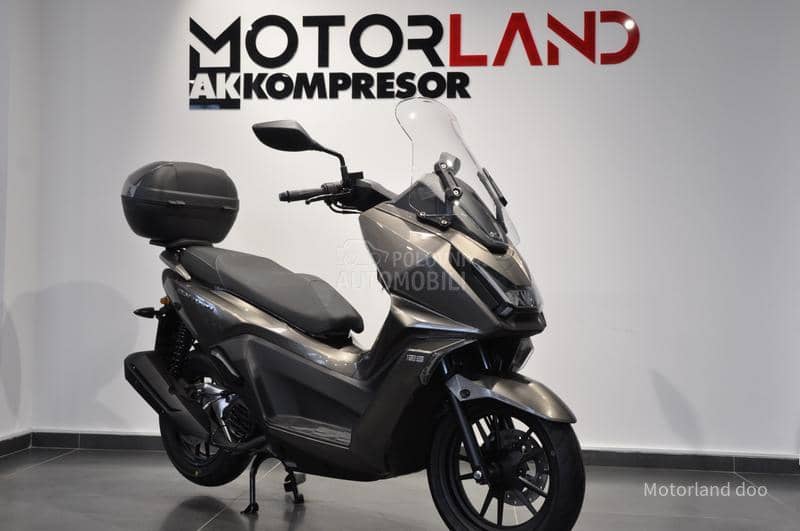 Kymco SkyTown 125