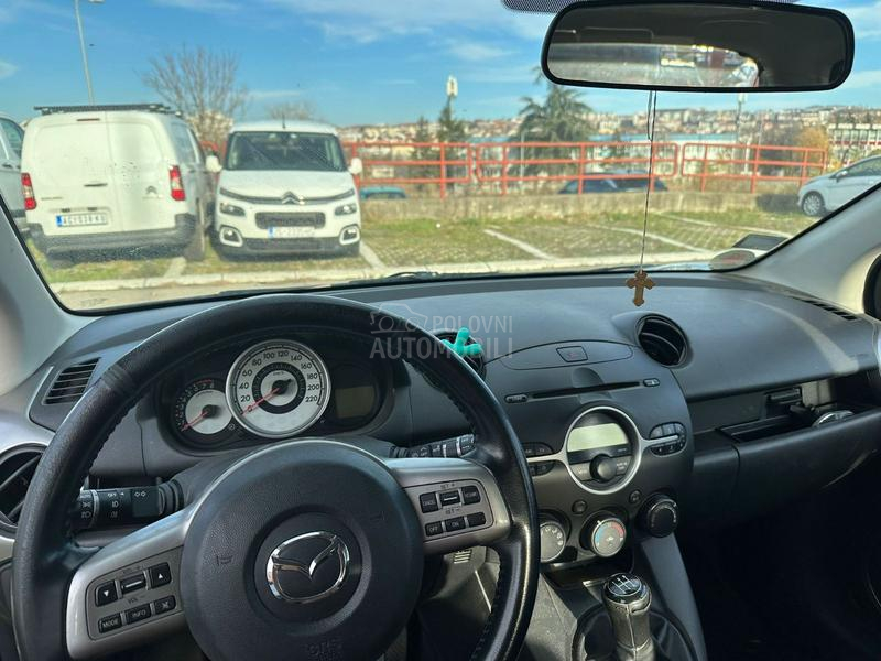 Mazda 2 
