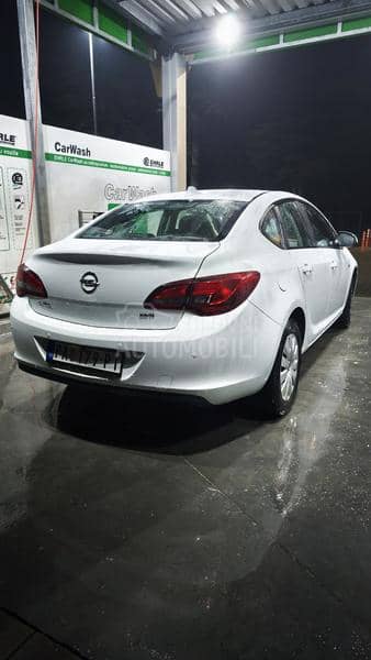 Opel Astra J 