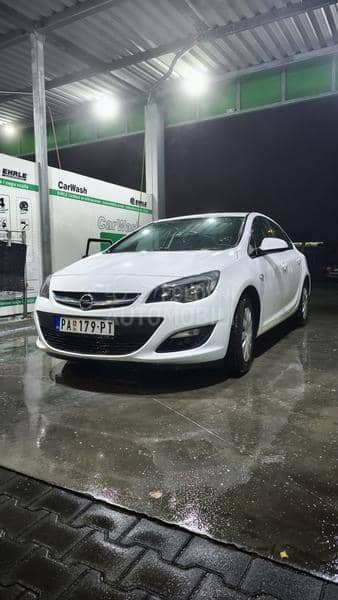 Opel Astra J 