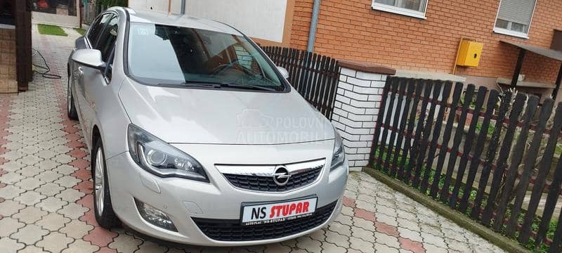 Opel Astra J 1.6benc c o s m o