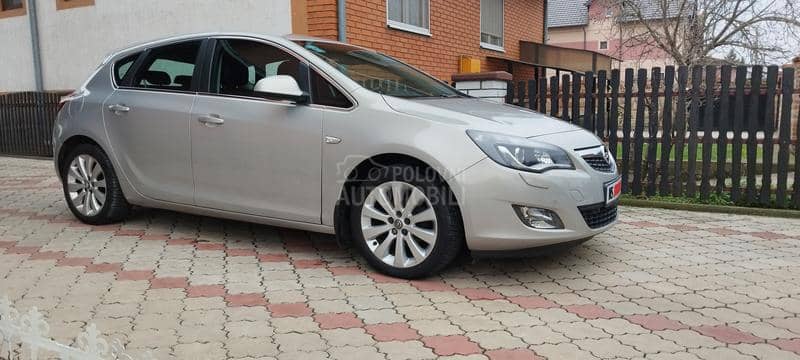 Opel Astra J 1.6benc c o s m o