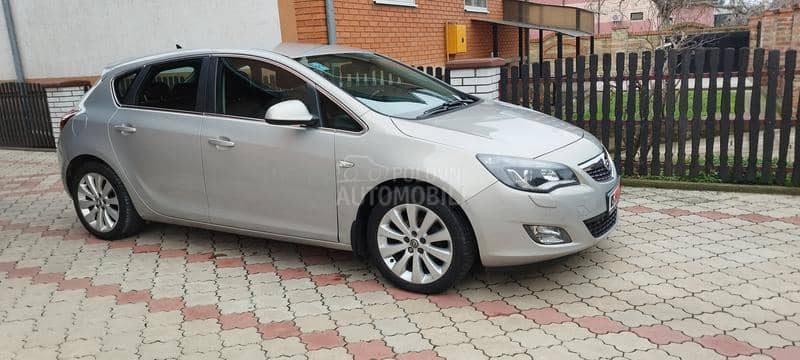 Opel Astra J 1.6benc c o s m o