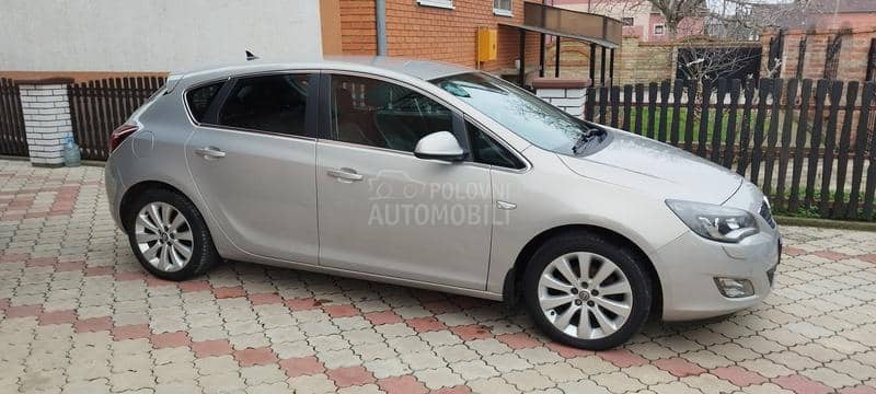 Opel Astra J 1.6benc c o s m o