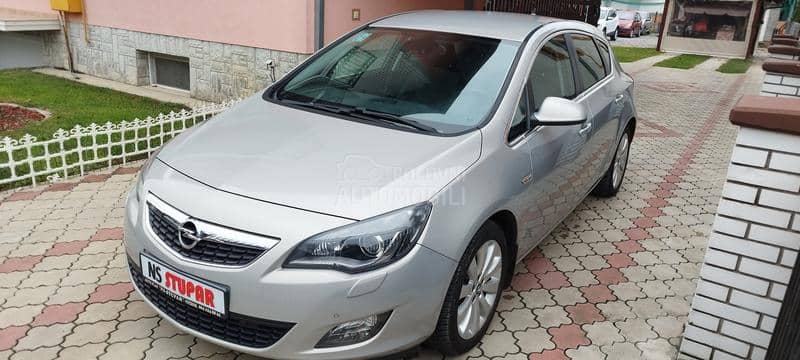 Opel Astra J 1.6benc c o s m o