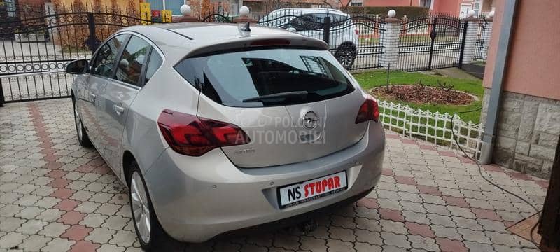 Opel Astra J 1.6benc c o s m o