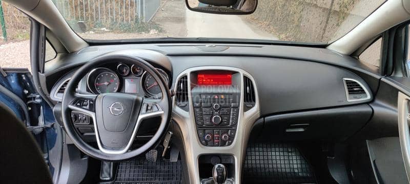 Opel Astra J 1.6 i CH