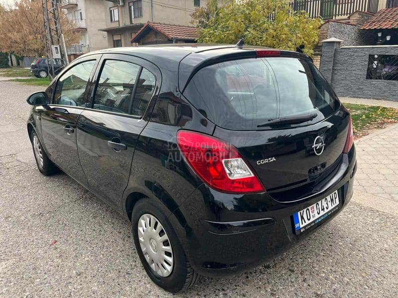 Opel Corsa D 1.2 tng 93 000 k m