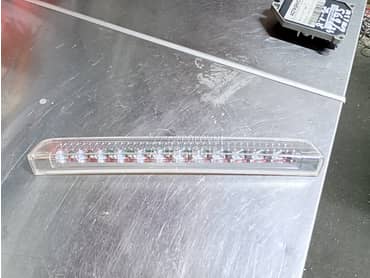 Trece stop svetlo za Renault Laguna od 2008. do 2015. god.