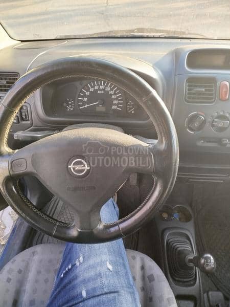 Opel Agila 1.0