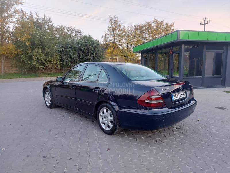 Mercedes Benz E 220 cdi