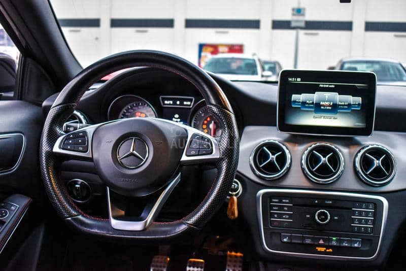 Mercedes Benz GLA 180 