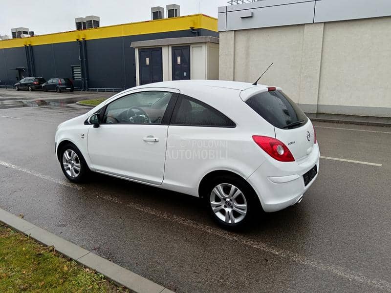 Opel Corsa D 1.4 V-M Servis.