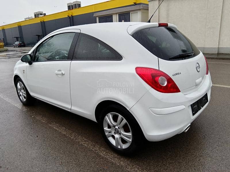 Opel Corsa D 1.4 V-M Servis.