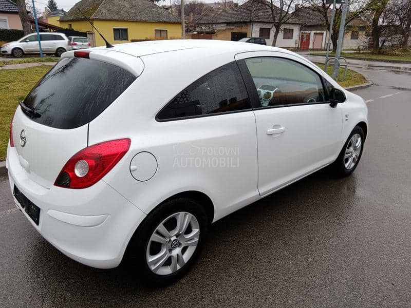 Opel Corsa D 1.4 V-M Servis.