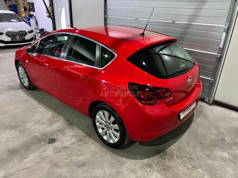 Opel Astra J 