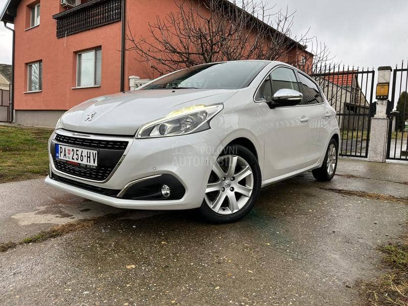 Peugeot 208 ALLURE/PERLA