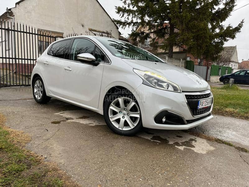 Peugeot 208 ALLURE/PERLA