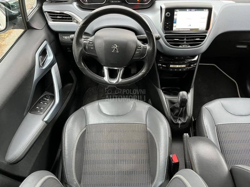 Peugeot 208 ALLURE/PERLA