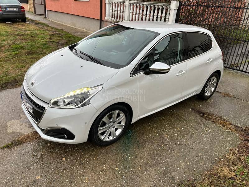 Peugeot 208 ALLURE/PERLA