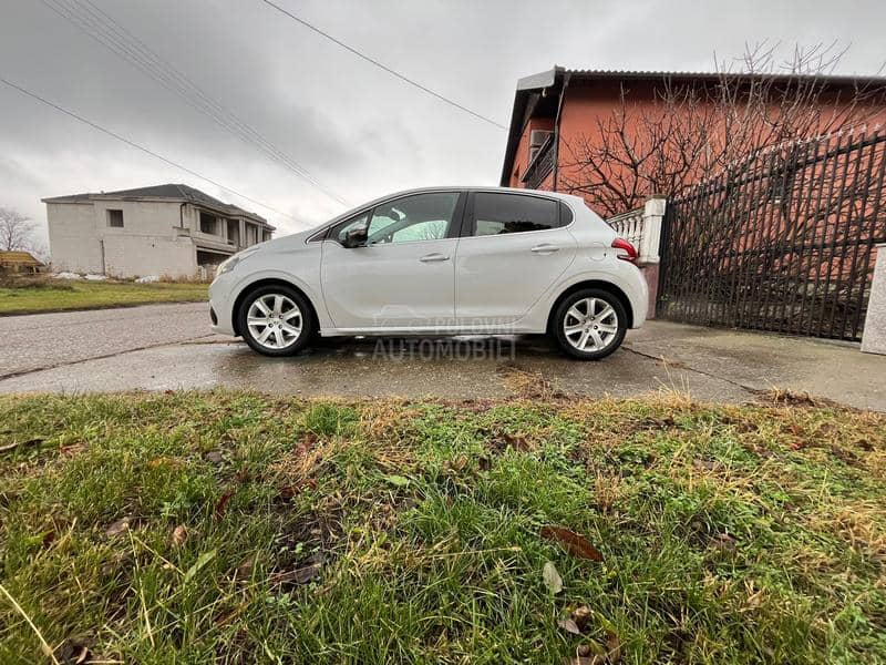 Peugeot 208 ALLURE/PERLA