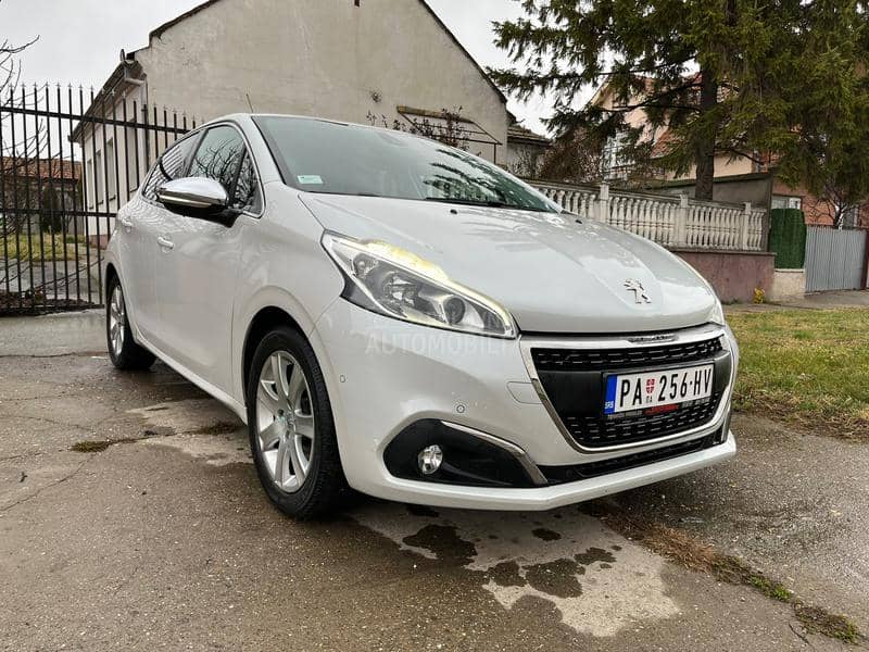 Peugeot 208 ALLURE/PERLA