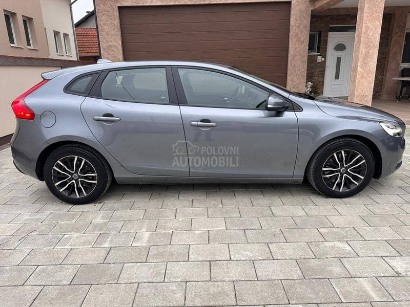 Volvo V40 2.0d // FUL //