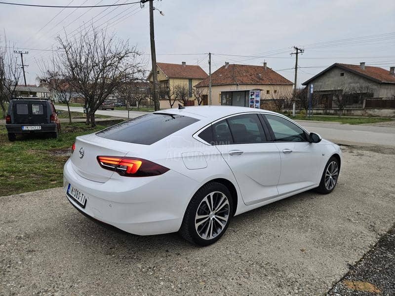 Opel Insignia 1.6 CDTI GRAND SPORT