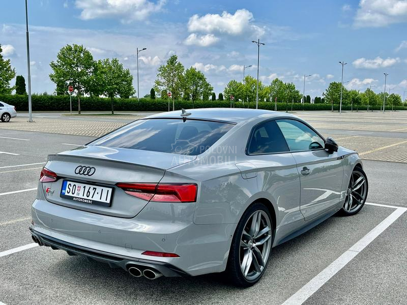 Audi S5 