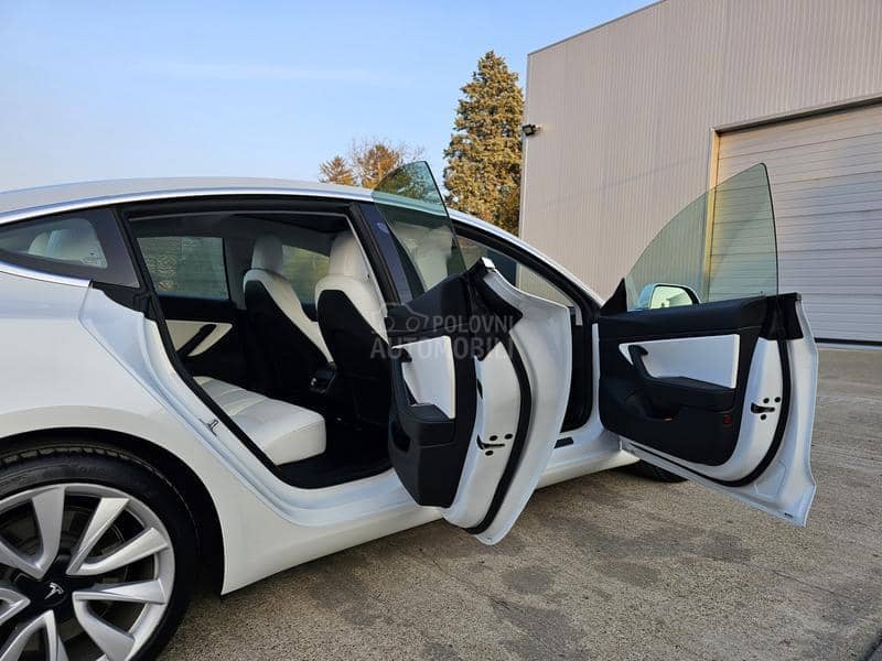 Tesla Model 3 Long Range