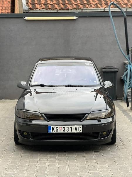 Opel Vectra B 2.6 V6