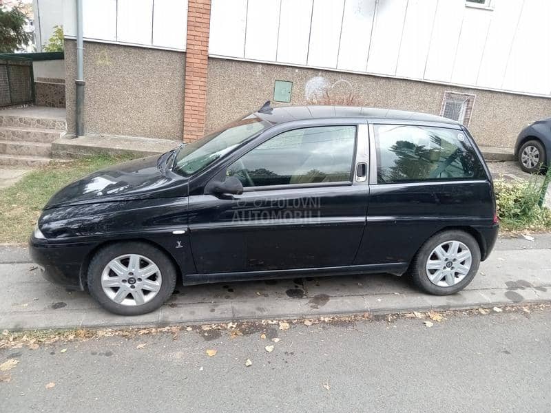 Lancia Ypsilon cosmopolitan