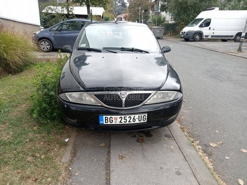 Lancia Ypsilon cosmopolitan