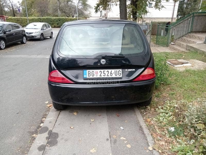 Lancia Ypsilon cosmopolitan