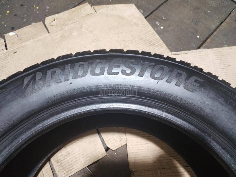 Bridgestone 235/60 R18 Zimska