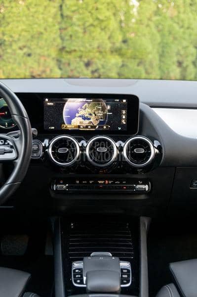 Mercedes Benz B 180 AT/WIDESCREEN/LED