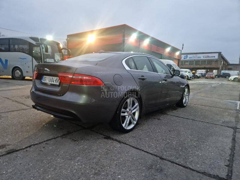 Jaguar XE 