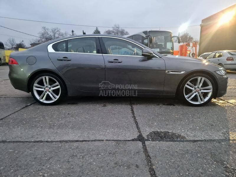 Jaguar XE 