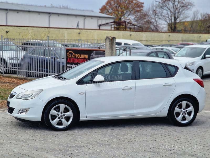 Opel Astra J 