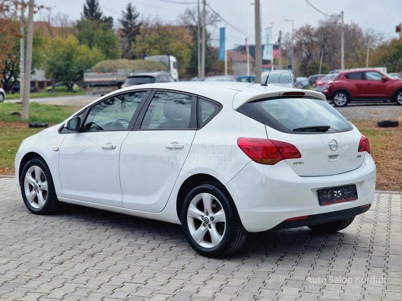 Opel Astra J 