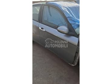 Desna vrata 693kod boje za Alfa Romeo 147 od 2000. do 2004. god.