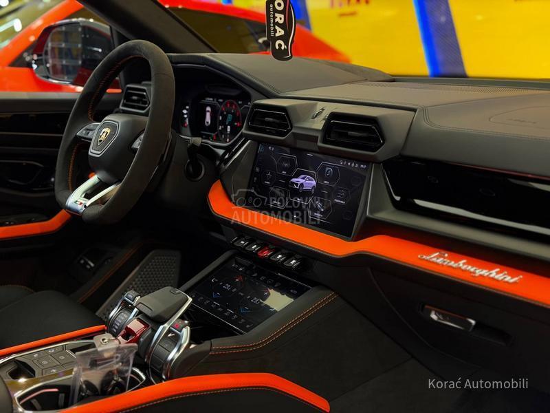 Lamborghini Urus SE NEW MODEL