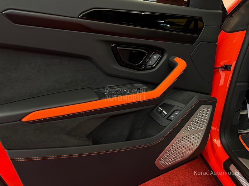 Lamborghini Urus SE NEW MODEL