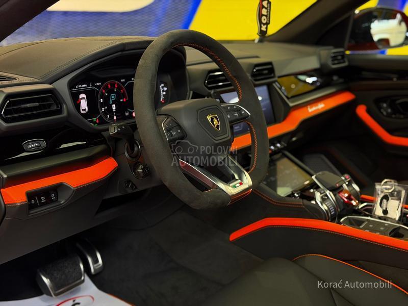 Lamborghini Urus SE NEW MODEL