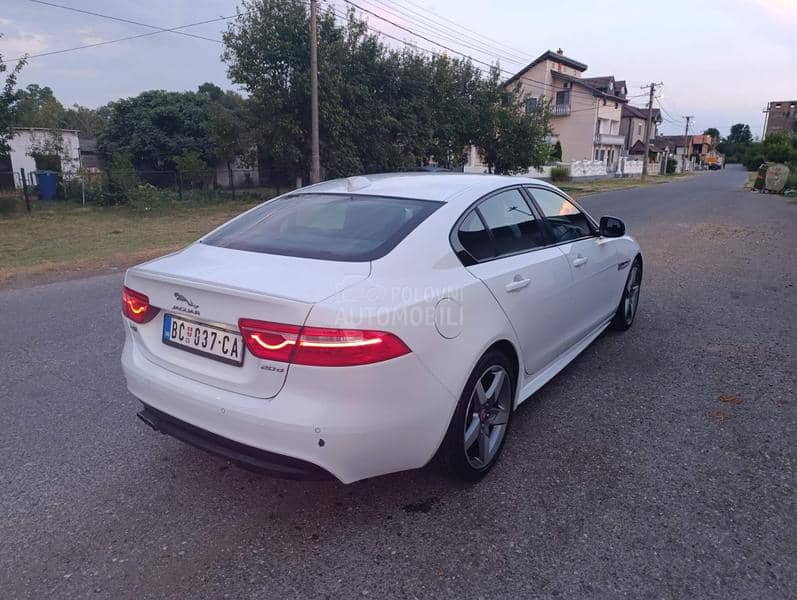 Jaguar XE 