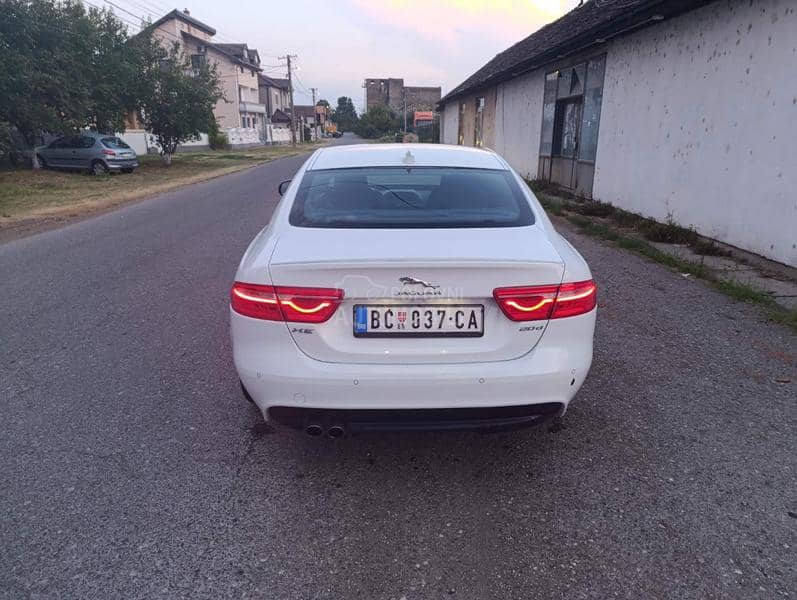 Jaguar XE 