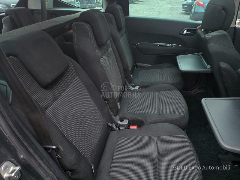 Peugeot 5008 1.6 HDi FAMILY FUL