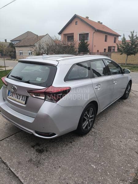 Toyota Auris 1.6 valvematic luna